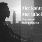 En muskuløs mann sitter i yogastilling foran et vindu med bysilhuett i bakgrunnen, i dyp konsentrasjon. Teksten på bildet lyder: "Mer kontroll. Mer utholdenhet. Tren smart med penisring."